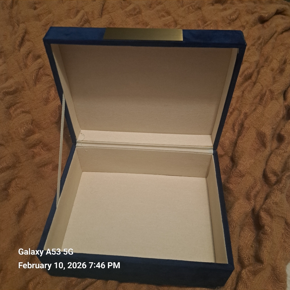 Velvet Soft Blue Box - Picture 8 of 8